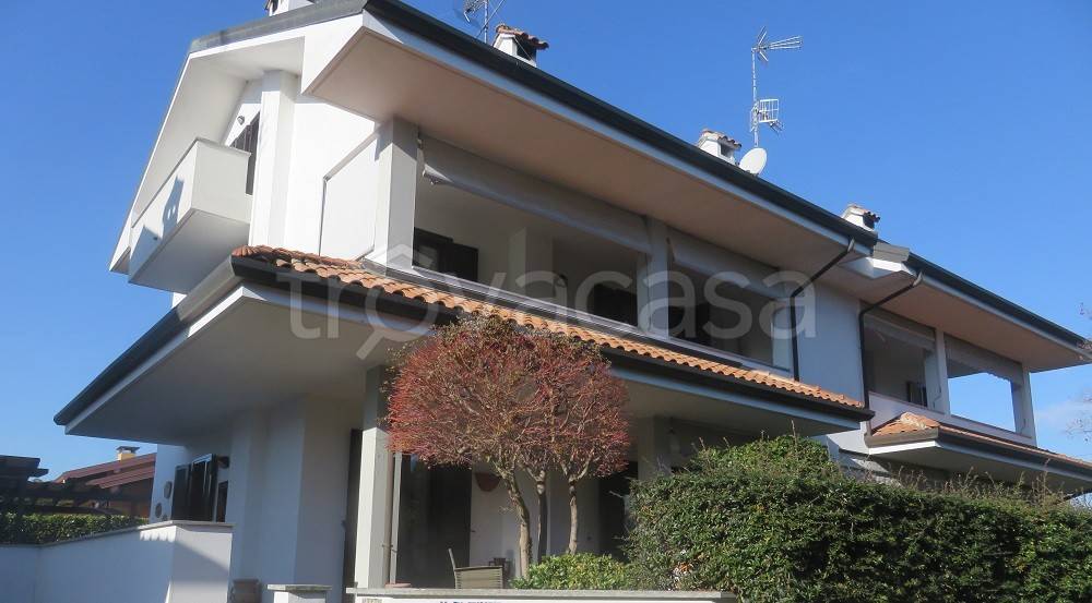 casa indipendente in vendita a Borgomanero