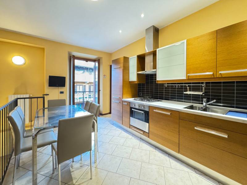 casa indipendente in vendita a Borgomanero in zona Santa Cristina