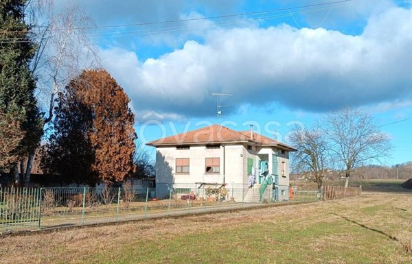 casa indipendente in vendita a Borgomanero