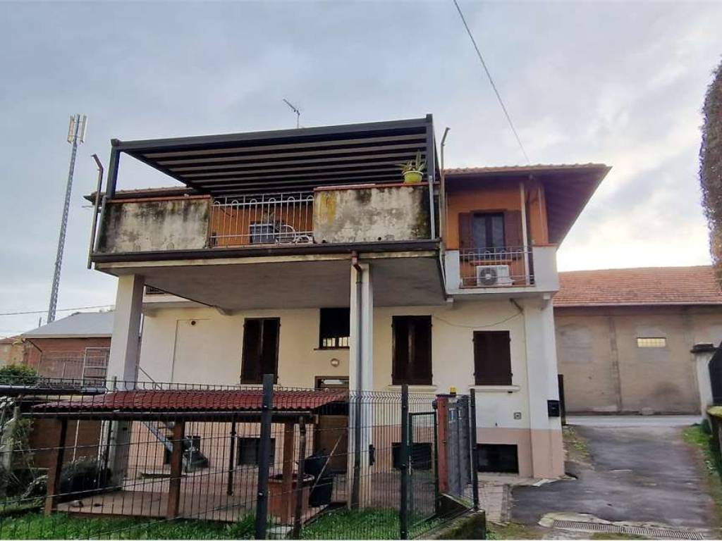 appartamento in vendita a Borgomanero