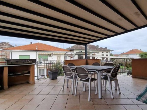 casa indipendente in vendita a Borgomanero