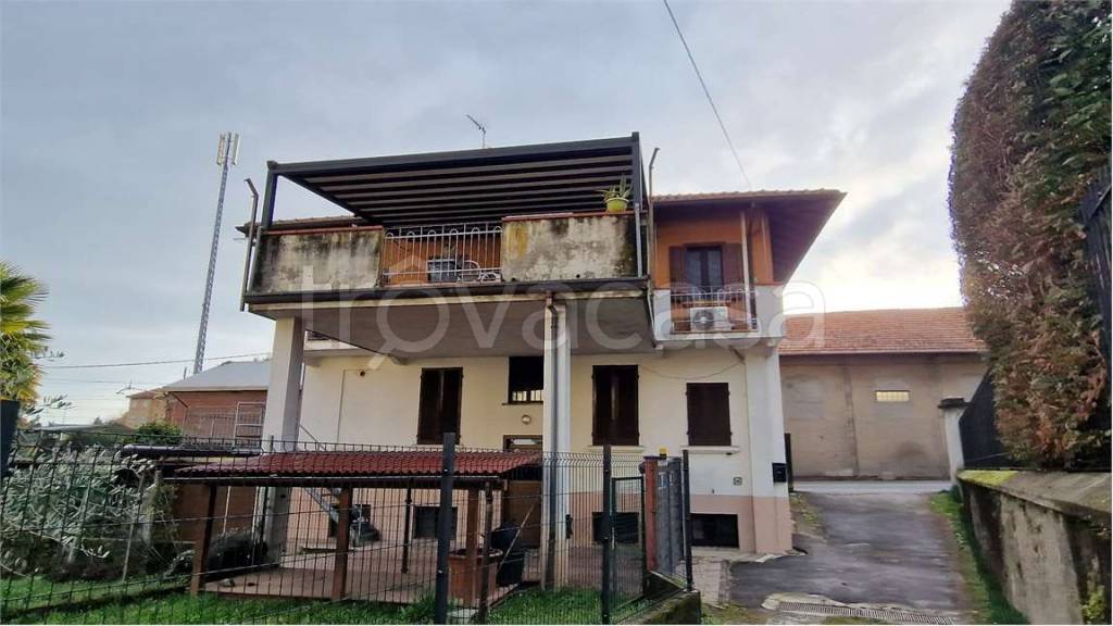 casa indipendente in vendita a Borgomanero