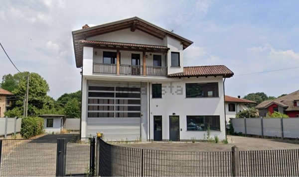 casa indipendente in vendita a Borgomanero