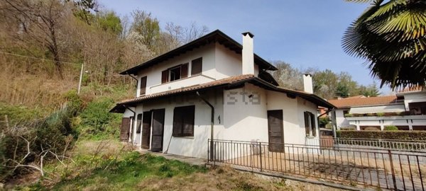 casa indipendente in vendita a Borgomanero