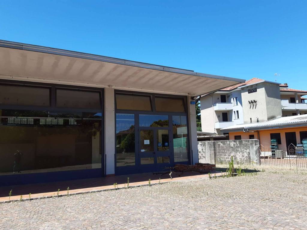 negozio in vendita a Borgomanero