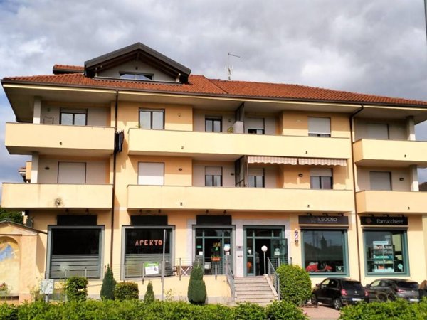 negozio in vendita a Borgomanero