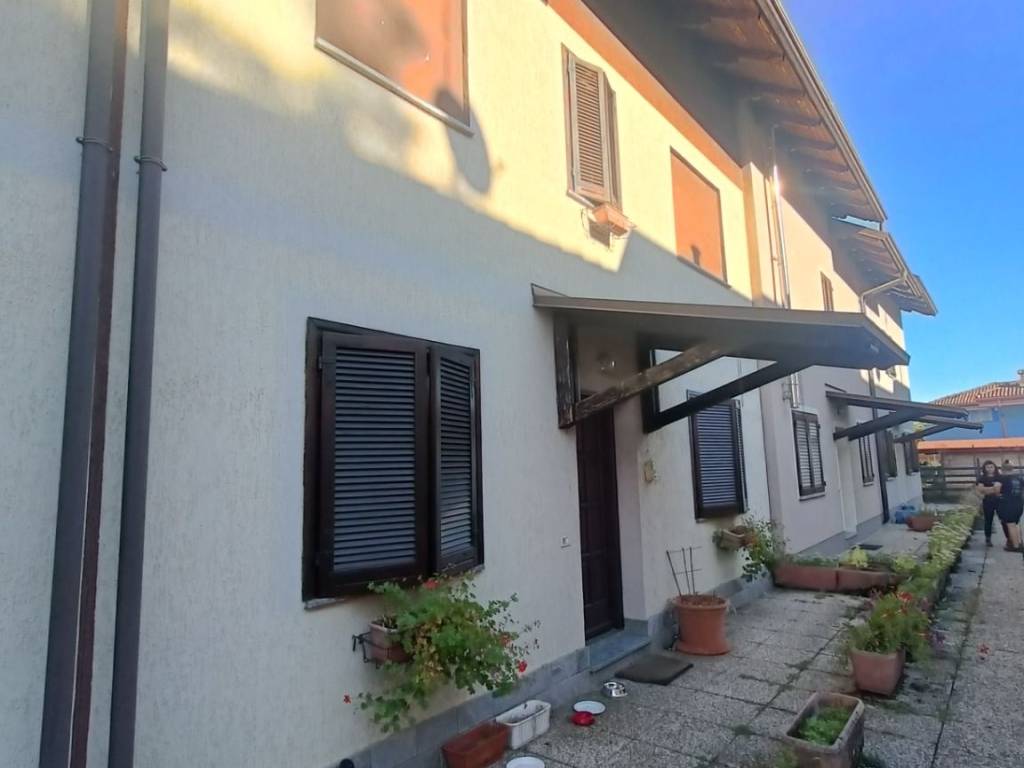 casa indipendente in vendita a Borgomanero