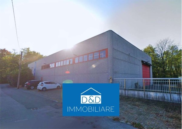 locale commerciale in vendita a Borgomanero