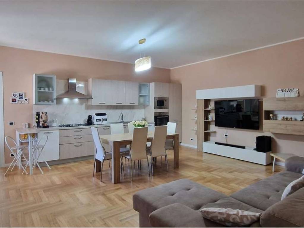 appartamento in vendita a Borgomanero in zona Santa Cristina