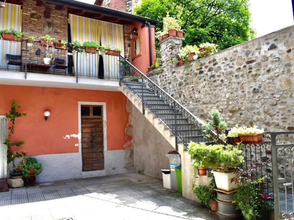 casa indipendente in vendita a Borgomanero