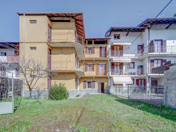 casa indipendente in vendita a Borgomanero