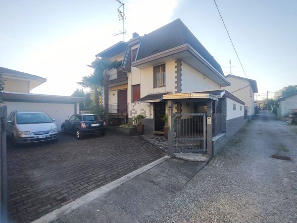 casa indipendente in vendita a Borgomanero