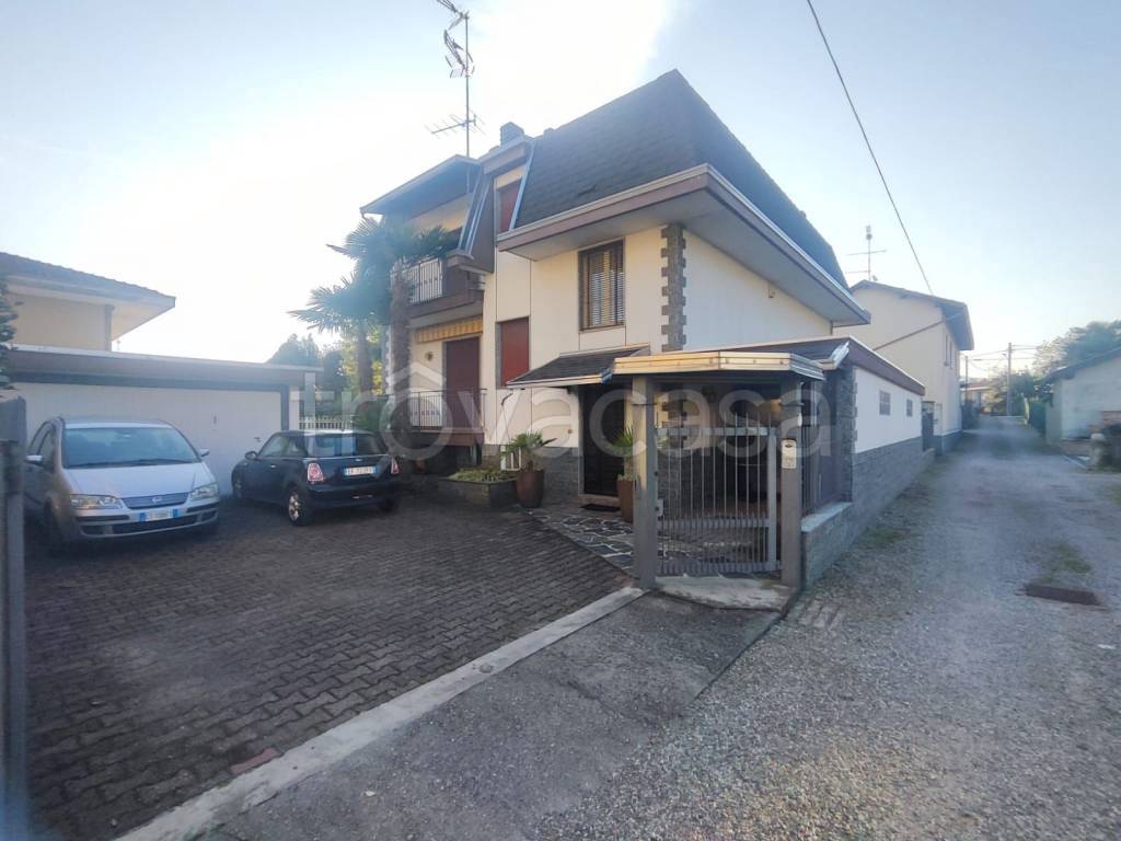 casa indipendente in vendita a Borgomanero