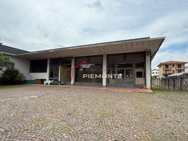 locale commerciale in vendita a Borgomanero