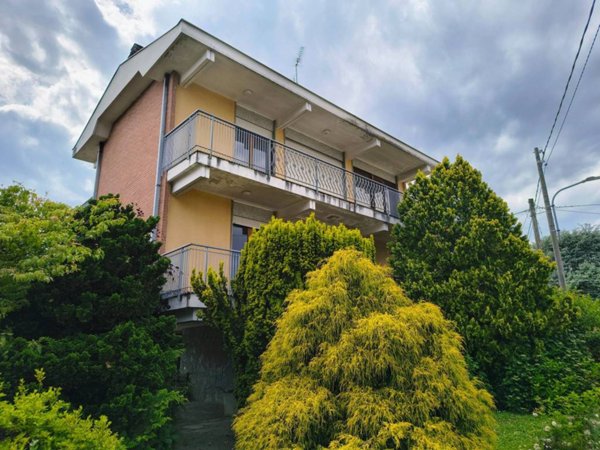 casa indipendente in vendita a Borgomanero