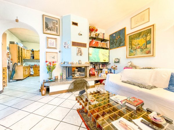 casa indipendente in vendita a Borgomanero in zona Santa Cristina