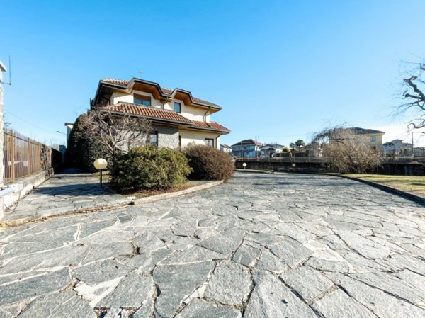 casa indipendente in vendita a Borgomanero