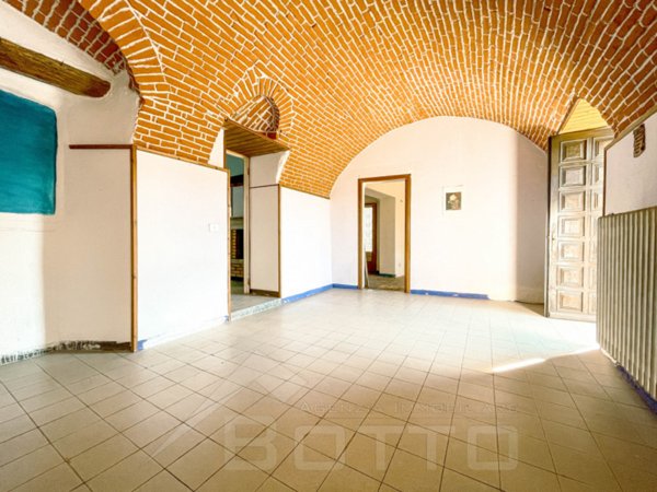 casa indipendente in vendita a Borgomanero in zona Santa Croce