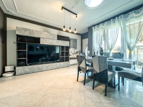 casa indipendente in vendita a Borgomanero in zona Santa Cristina