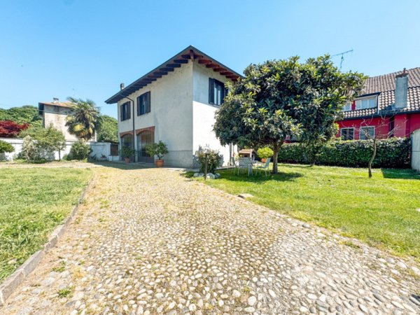 casa indipendente in vendita a Borgomanero
