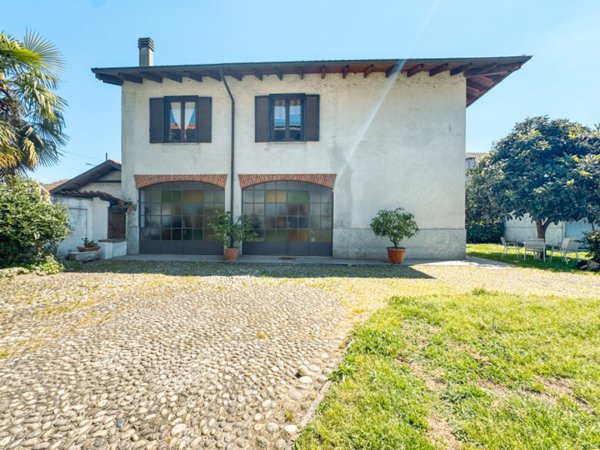 casa indipendente in vendita a Borgomanero