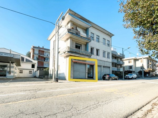 negozio in vendita a Borgomanero