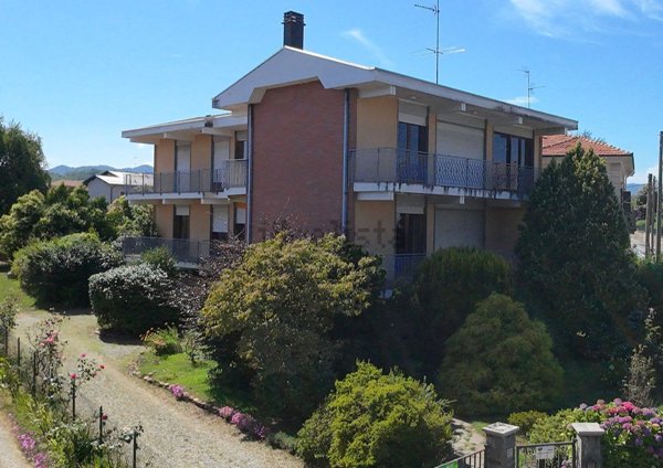 casa indipendente in vendita a Borgomanero