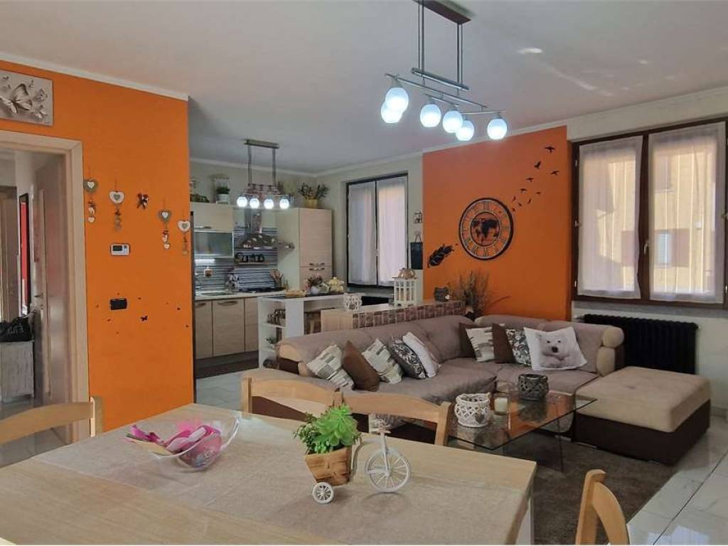 appartamento in vendita a Borgomanero in zona Santa Cristina