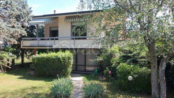 casa indipendente in vendita a Borgomanero