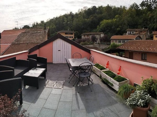 casa indipendente in vendita a Borgomanero