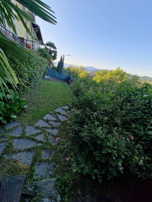 appartamento in vendita a Borgomanero in zona Vergano