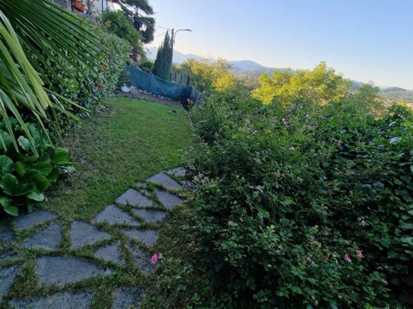 appartamento in vendita a Borgomanero in zona Vergano