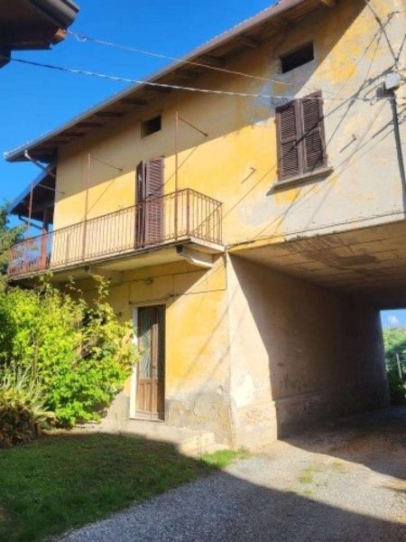 pentavano in vendita a Borgomanero in zona Santa Cristina