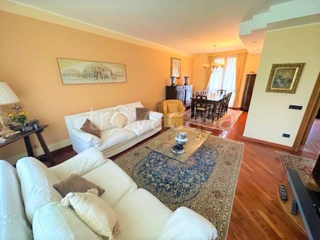 casa indipendente in vendita a Borgomanero