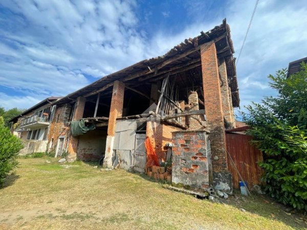 casale in vendita a Borgomanero