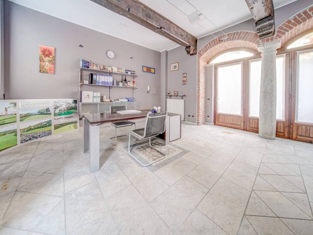negozio in vendita a Borgomanero