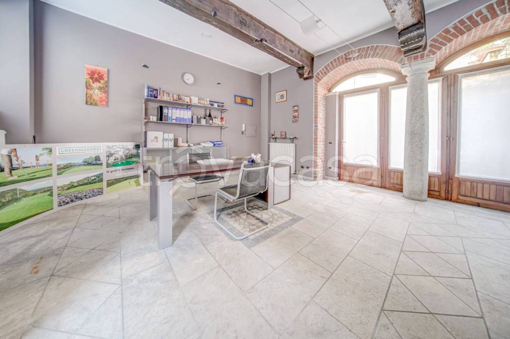 negozio in vendita a Borgomanero