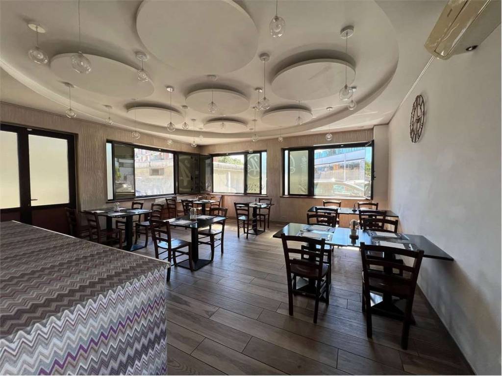 negozio in vendita a Borgomanero