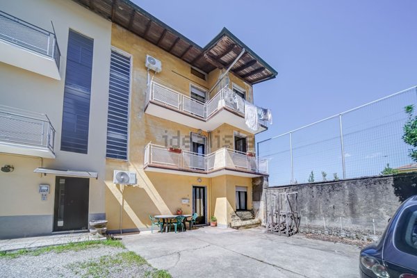 casa indipendente in vendita a Borgomanero