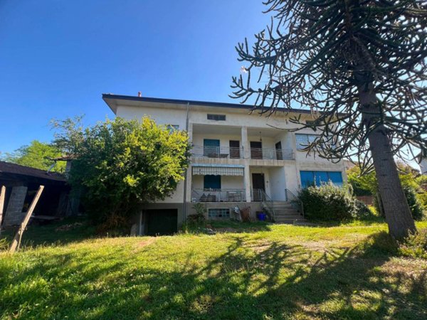 casa indipendente in vendita a Borgomanero