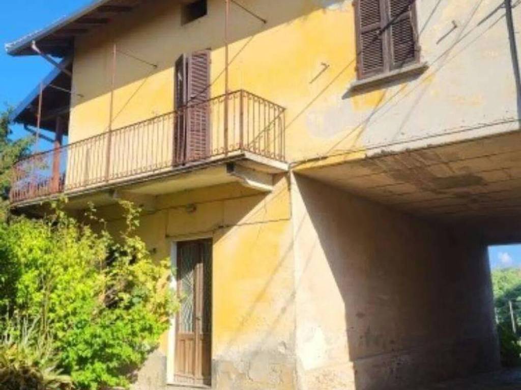 pentavano in vendita a Borgomanero in zona Santa Cristina
