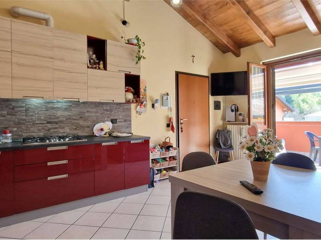 appartamento in vendita a Borgomanero in zona Santa Cristina
