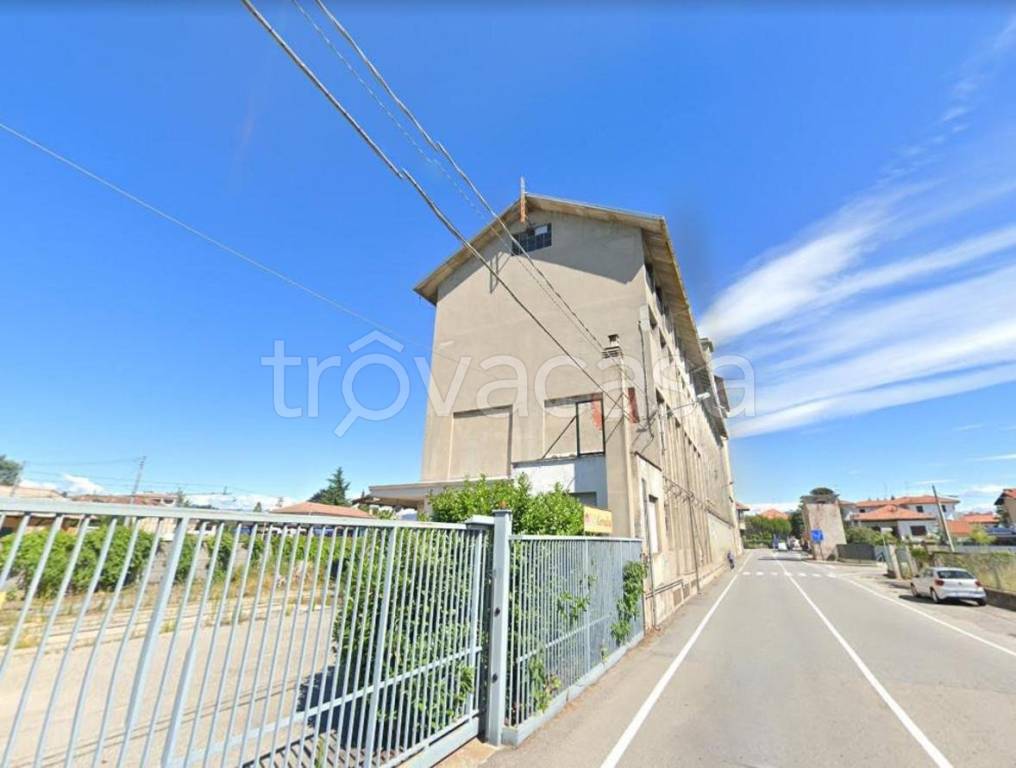 capannone in vendita a Borgomanero