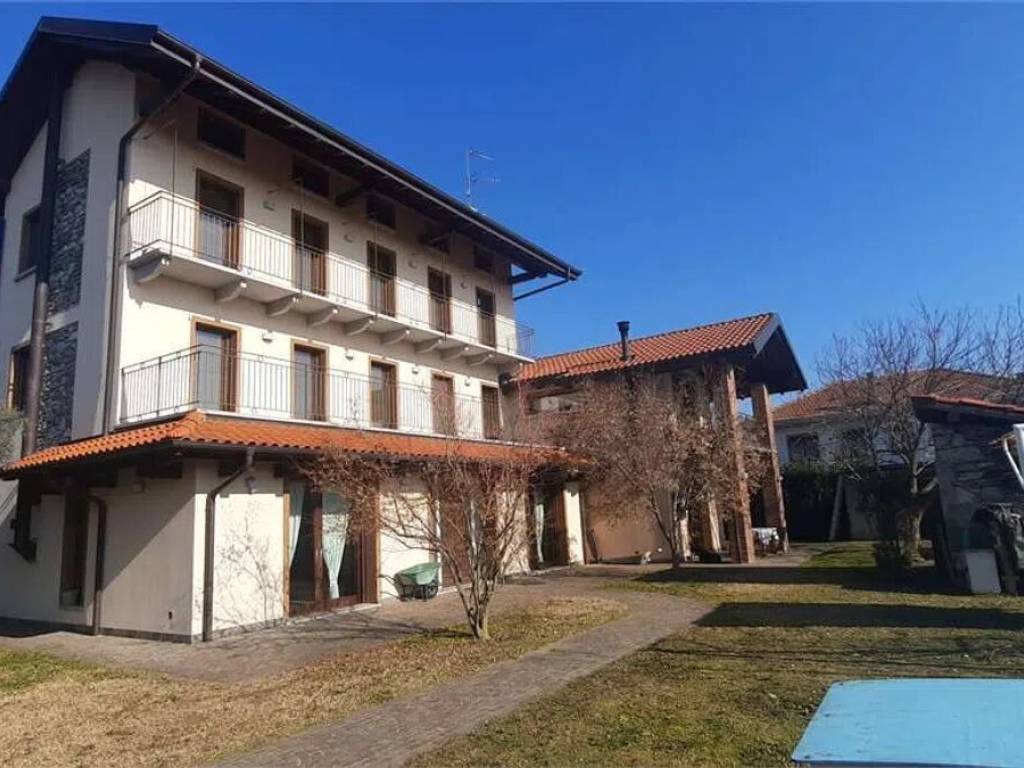 casa indipendente in vendita a Borgomanero