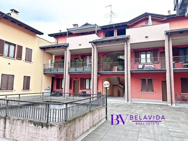 appartamento in vendita a Borgomanero in zona Santa Cristina