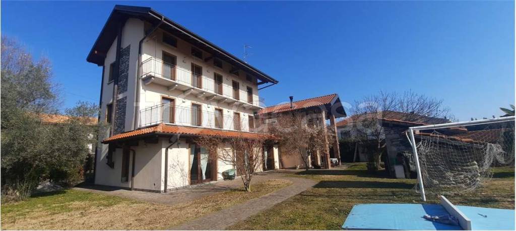 casa indipendente in vendita a Borgomanero