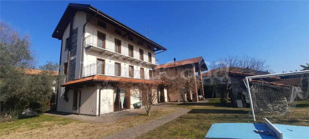 casa indipendente in vendita a Borgomanero