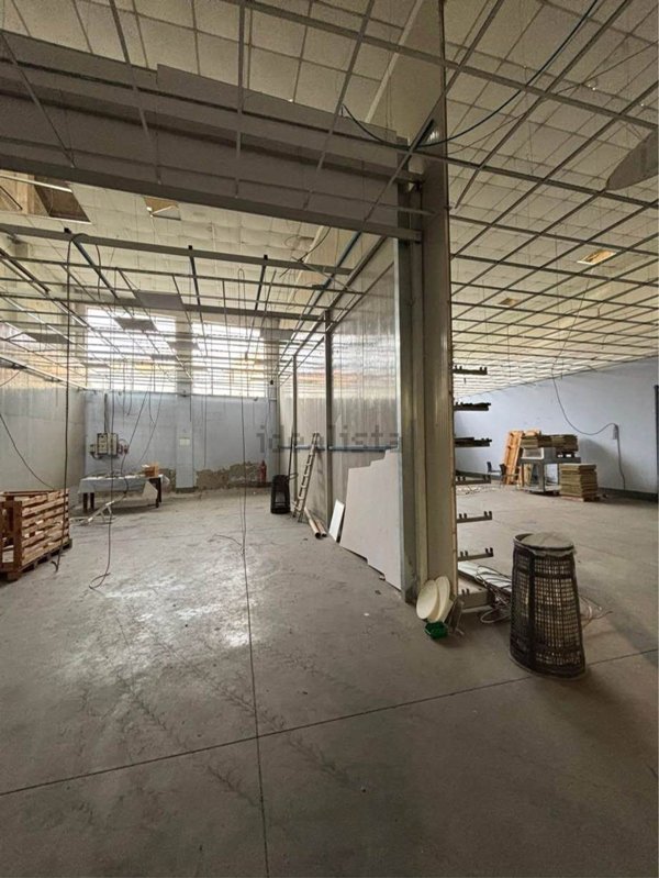 capannone in vendita a Borgomanero