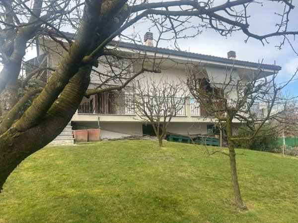 casa indipendente in vendita a Borgomanero