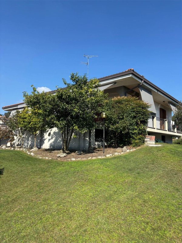 casa indipendente in vendita a Borgomanero